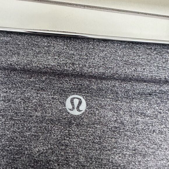 Lululemon Women’s 4 Grey Tech Mesh Leggings - Picture 3 of 5